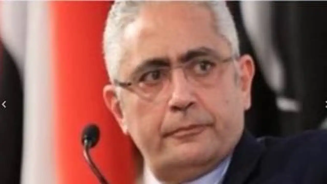 سفير مصر في فرنسا يهنئ الجالية بعيد الأضحى وينضم لصلاتها.